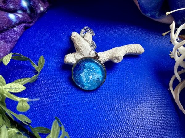 Nébuleuse bleue et étoiles
