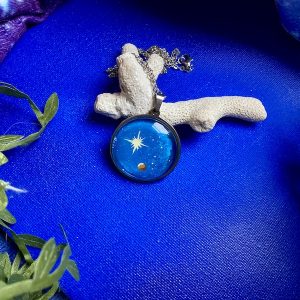 Planète rocheuse et grande étoile brillante