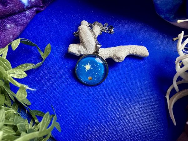 Planète rocheuse et grande étoile brillante