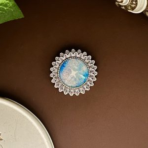 Grande étoile sur nébuleuse bleue et rose