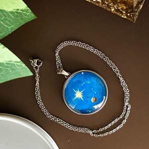 Planète rocheuse et grande étoile brillante